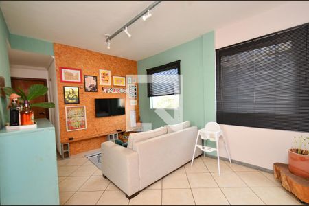 Sala de estar de apartamento para alugar com 3 quartos, 80m² em Santa Tereza, Belo Horizonte