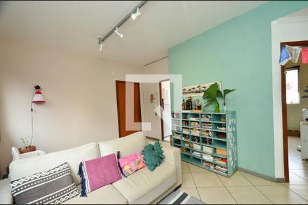 Sala de estar de apartamento para alugar com 3 quartos, 80m² em Santa Tereza, Belo Horizonte