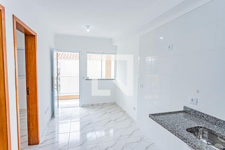 Sala e cozinha de apartamento para alugar com 2 quartos, 40m² em São Domingos, São Paulo