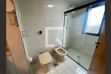 Apartamento à venda com 240m², 4 quartos e 3 vagas Apartamento à venda com 240m², 4 quartos e 3 vagasBanheiro da Suíte 1
