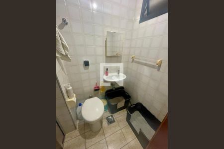 Apartamento à venda com 240m², 4 quartos e 3 vagas Apartamento à venda com 240m², 4 quartos e 3 vagasBanheiro de Serviço