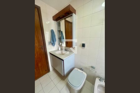 Apartamento à venda com 240m², 4 quartos e 3 vagas Apartamento à venda com 240m², 4 quartos e 3 vagasBanheiro Social