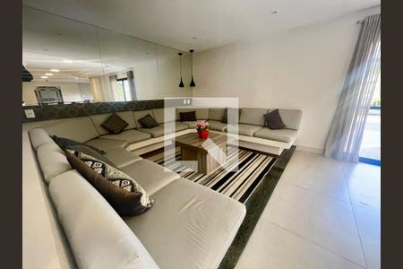 Apartamento à venda com 240m², 4 quartos e 3 vagas Apartamento à venda com 240m², 4 quartos e 3 vagasÁrea comum - Salão de festas