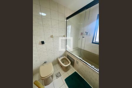 Apartamento à venda com 240m², 4 quartos e 3 vagas Apartamento à venda com 240m², 4 quartos e 3 vagasBanheiro da Suíte Master