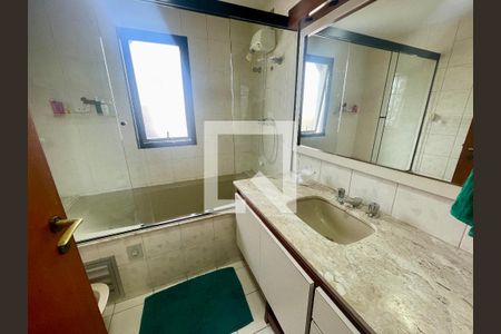 Apartamento à venda com 240m², 4 quartos e 3 vagas Apartamento à venda com 240m², 4 quartos e 3 vagasBanheiro da Suíte Master