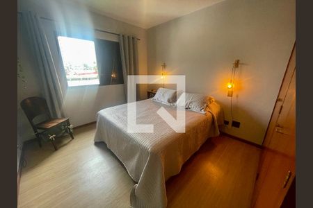 Apartamento à venda com 240m², 4 quartos e 3 vagas Apartamento à venda com 240m², 4 quartos e 3 vagasQuarto 2 - Suíte