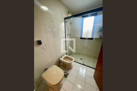 Apartamento à venda com 240m², 4 quartos e 3 vagas Apartamento à venda com 240m², 4 quartos e 3 vagasBanheiro da Suíte 1