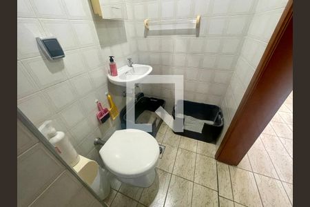 Apartamento à venda com 240m², 4 quartos e 3 vagas Apartamento à venda com 240m², 4 quartos e 3 vagasBanheiro de Serviço