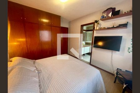 Apartamento à venda com 240m², 4 quartos e 3 vagas Apartamento à venda com 240m², 4 quartos e 3 vagasQuarto 2 - Suíte