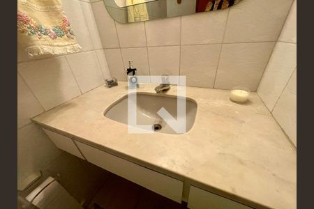 Apartamento à venda com 240m², 4 quartos e 3 vagas Apartamento à venda com 240m², 4 quartos e 3 vagasLavabo