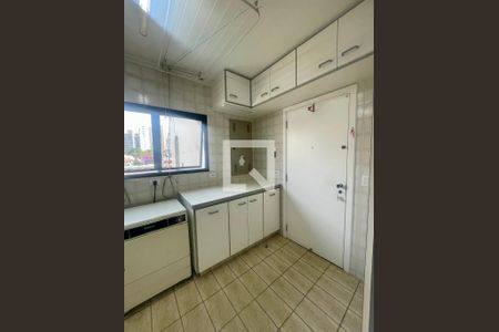 Apartamento à venda com 240m², 4 quartos e 3 vagas Apartamento à venda com 240m², 4 quartos e 3 vagasÁrea de Serviço