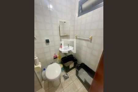 Apartamento à venda com 240m², 4 quartos e 3 vagas Apartamento à venda com 240m², 4 quartos e 3 vagasBanheiro de Serviço