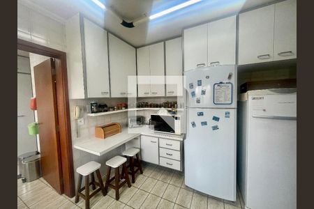 Apartamento à venda com 240m², 4 quartos e 3 vagas Apartamento à venda com 240m², 4 quartos e 3 vagasCozinha
