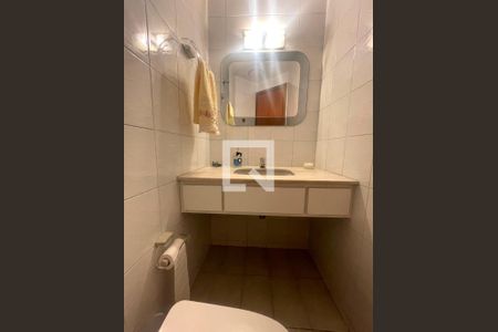 Apartamento à venda com 240m², 4 quartos e 3 vagas Apartamento à venda com 240m², 4 quartos e 3 vagasLavabo