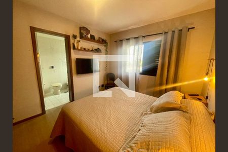 Apartamento à venda com 240m², 4 quartos e 3 vagas Apartamento à venda com 240m², 4 quartos e 3 vagasQuarto 2 - Suíte