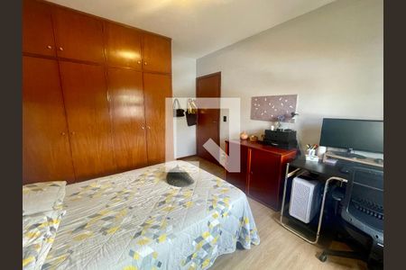 Apartamento à venda com 240m², 4 quartos e 3 vagas Apartamento à venda com 240m², 4 quartos e 3 vagasQuarto 3