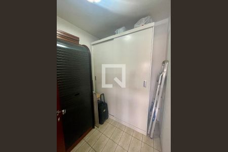 Apartamento à venda com 240m², 4 quartos e 3 vagas Apartamento à venda com 240m², 4 quartos e 3 vagasQuarto de Serviço