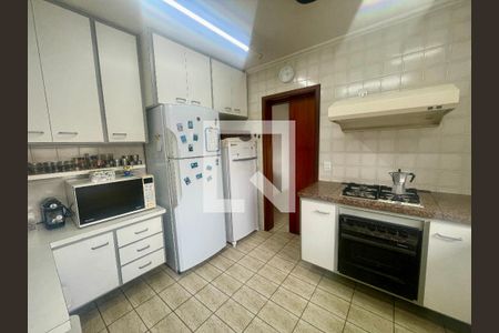 Apartamento à venda com 240m², 4 quartos e 3 vagas Apartamento à venda com 240m², 4 quartos e 3 vagasCozinha