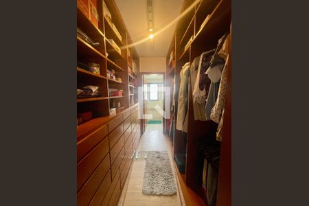 Apartamento à venda com 240m², 4 quartos e 3 vagas Apartamento à venda com 240m², 4 quartos e 3 vagasSuíte Master