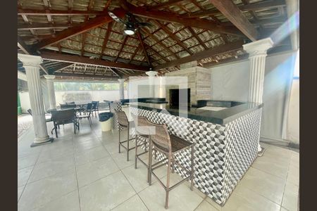 Apartamento à venda com 240m², 4 quartos e 3 vagas Apartamento à venda com 240m², 4 quartos e 3 vagasÁrea comum - Churrasqueira