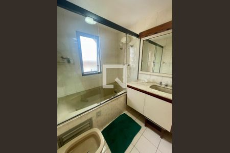 Apartamento à venda com 240m², 4 quartos e 3 vagas Apartamento à venda com 240m², 4 quartos e 3 vagasBanheiro da Suíte Master