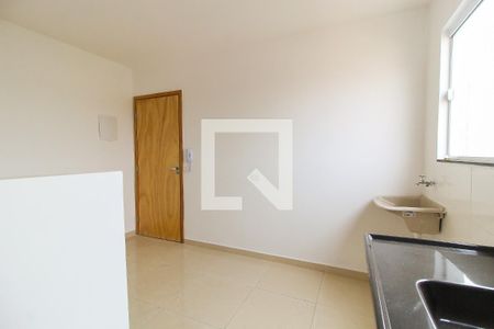 Sala/Cozinha de apartamento para alugar com 2 quartos, 39m² em Vila Carmosina, São Paulo