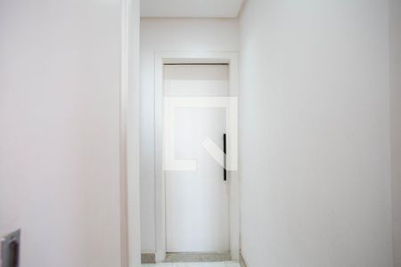 Corredor  de apartamento à venda com 3 quartos, 77m² em União, Belo Horizonte