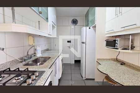 Cozinha de apartamento para alugar com 3 quartos, 95m² em Vila Sofia, São Paulo