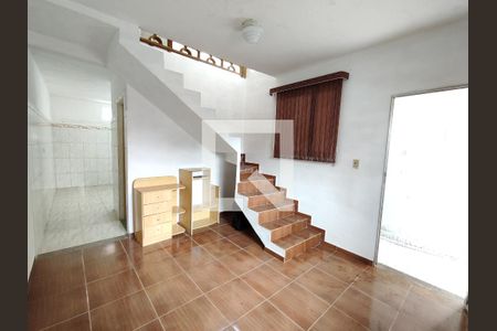 Sala de casa para alugar com 2 quartos, 100m² em Jardim Rosana, Ferraz de Vasconcelos