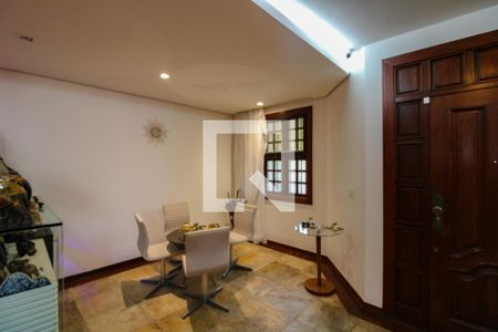 Sala de casa à venda com 5 quartos, 450m² em Pampulha, Belo Horizonte