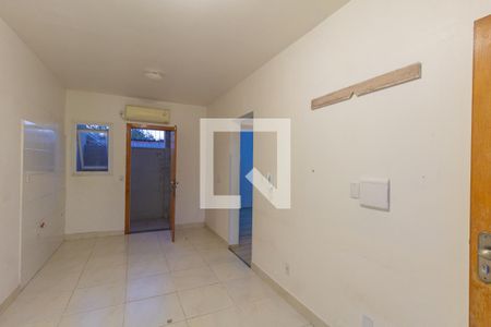 Sala/Cozinha de casa de condomínio à venda com 2 quartos, 45m² em Niterói, Canoas