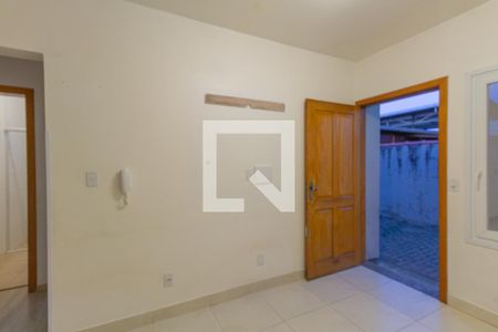 Sala/Cozinha de casa de condomínio à venda com 2 quartos, 45m² em Niterói, Canoas