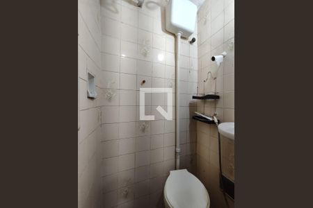 Banheiro de kitnet/studio para alugar com 1 quarto, 9m² em Catumbi, Rio de Janeiro