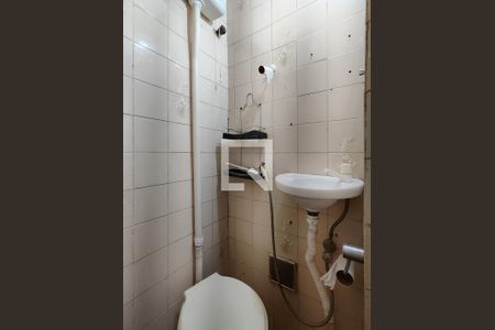 Banheiro de kitnet/studio para alugar com 1 quarto, 9m² em Catumbi, Rio de Janeiro