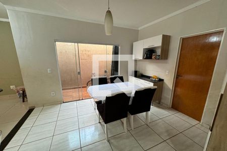 Casa para alugar com 200m², 3 quartos e 2 vagas Casa para alugar com 200m², 3 quartos e 2 vagasSala de Jantar