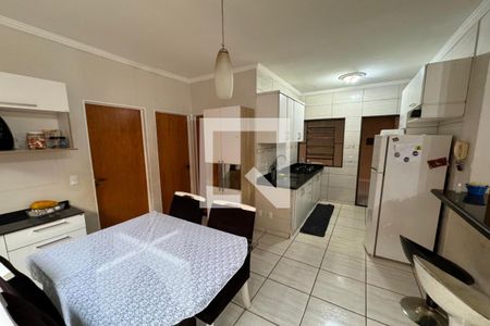 Casa para alugar com 200m², 3 quartos e 2 vagas Casa para alugar com 200m², 3 quartos e 2 vagasSala de Jantar