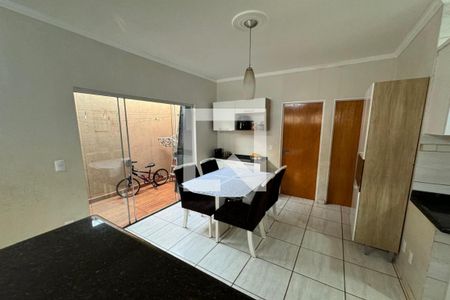 Casa para alugar com 200m², 3 quartos e 2 vagas Casa para alugar com 200m², 3 quartos e 2 vagasSala de Jantar
