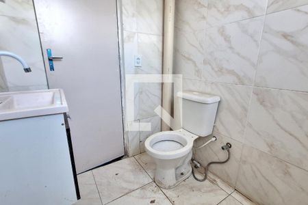 Banheiro de casa para alugar com 1 quarto, 40m² em Jardim Primavera, Duque de Caxias