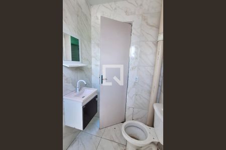 Banheiro de casa para alugar com 1 quarto, 40m² em Jardim Primavera, Duque de Caxias