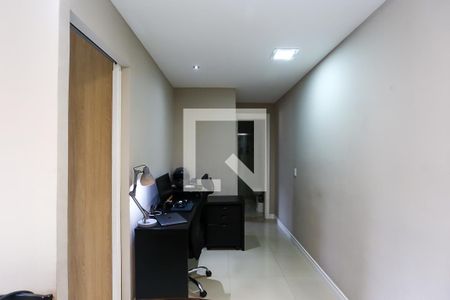 Corredor de apartamento à venda com 2 quartos, 63m² em Chácara Agrindus, Taboão da Serra