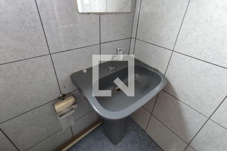 Banheiro de kitnet/studio para alugar com 1 quarto, 20m² em Pilarzinho, Curitiba