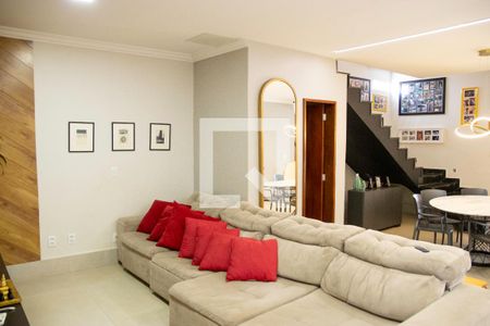 Sala de casa para alugar com 4 quartos, 248m² em Vila Jardim Vitória, Goiânia