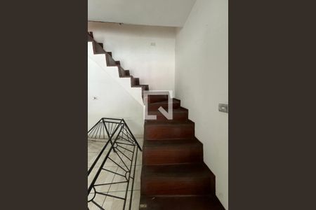 Escada de casa para alugar com 4 quartos, 200m² em Parque Viana, Barueri