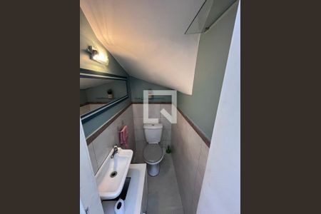 Lavabo de casa de condomínio à venda com 3 quartos, 130m² em Vila Bertioga, São Paulo