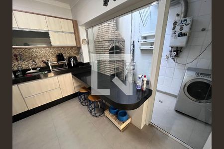 Cozinha de casa de condomínio à venda com 3 quartos, 130m² em Vila Bertioga, São Paulo