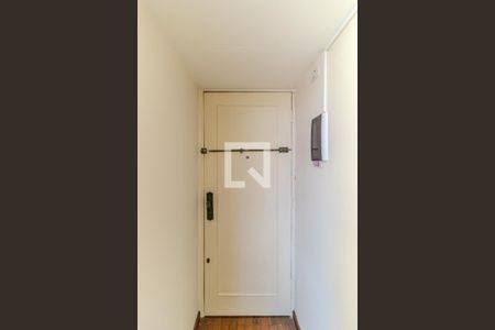 Entrada de apartamento à venda com 2 quartos, 57m² em Vila Buarque, São Paulo