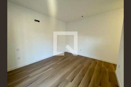 Casa de condomínio à venda com 208m², 4 quartos e 4 vagas Casa de condomínio à venda com 208m², 4 quartos e 4 vagasDemi suíte 2