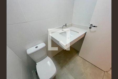 Casa de condomínio à venda com 208m², 4 quartos e 4 vagas Casa de condomínio à venda com 208m², 4 quartos e 4 vagasBanheiro da Suite 4