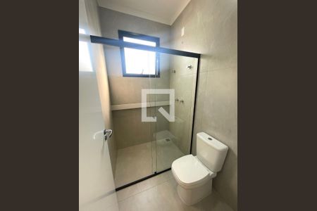 Casa de condomínio à venda com 208m², 4 quartos e 4 vagas Casa de condomínio à venda com 208m², 4 quartos e 4 vagasBanheiro das Demi Suítes