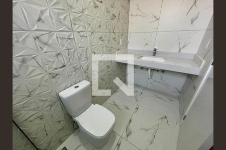 Casa de condomínio à venda com 208m², 4 quartos e 4 vagas Casa de condomínio à venda com 208m², 4 quartos e 4 vagasBanheiro da Suíte Master